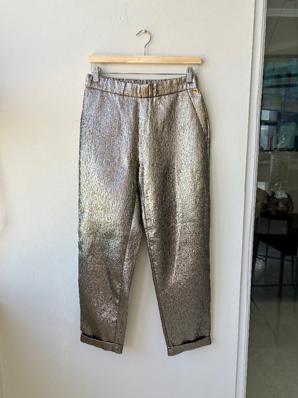 NWOT, Zara Trafaluc Metallic Capri Pants